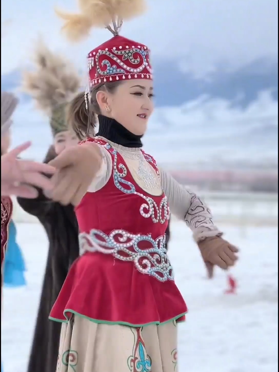 新疆三大草原之一哈密巴里坤草原，这里姑娘美，会走路就会跳舞