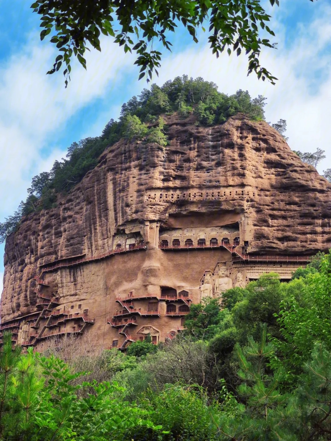 麦积山石窟：千年佛国的艺术瑰宝