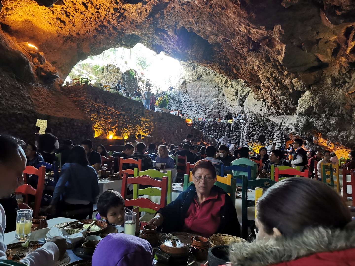 山洞里的饱餐