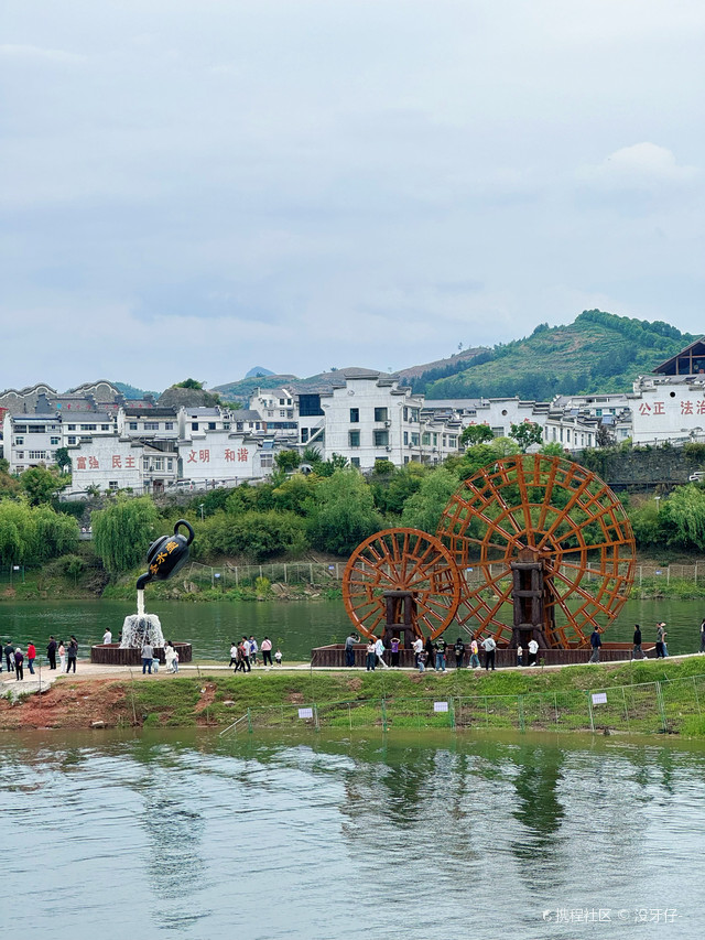 一起出游,全程体验很轻松舒适,风景也是不逊于宜昌的三峡  99门票