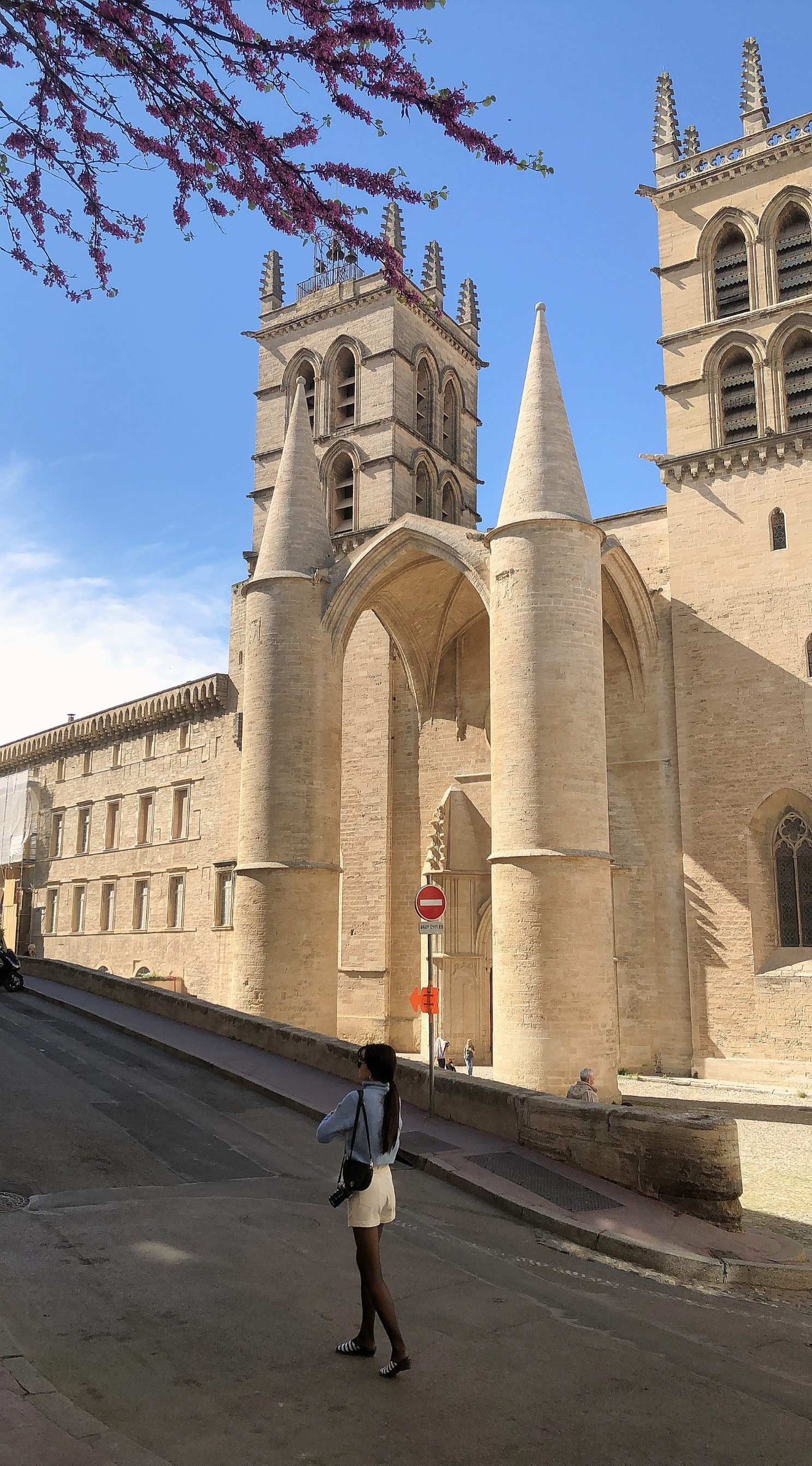 南法旅行｜第一次见外观像城堡的教堂😍📷📍
