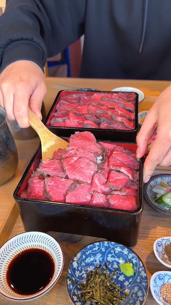日式餐厅的肉满满的肉馅套餐!