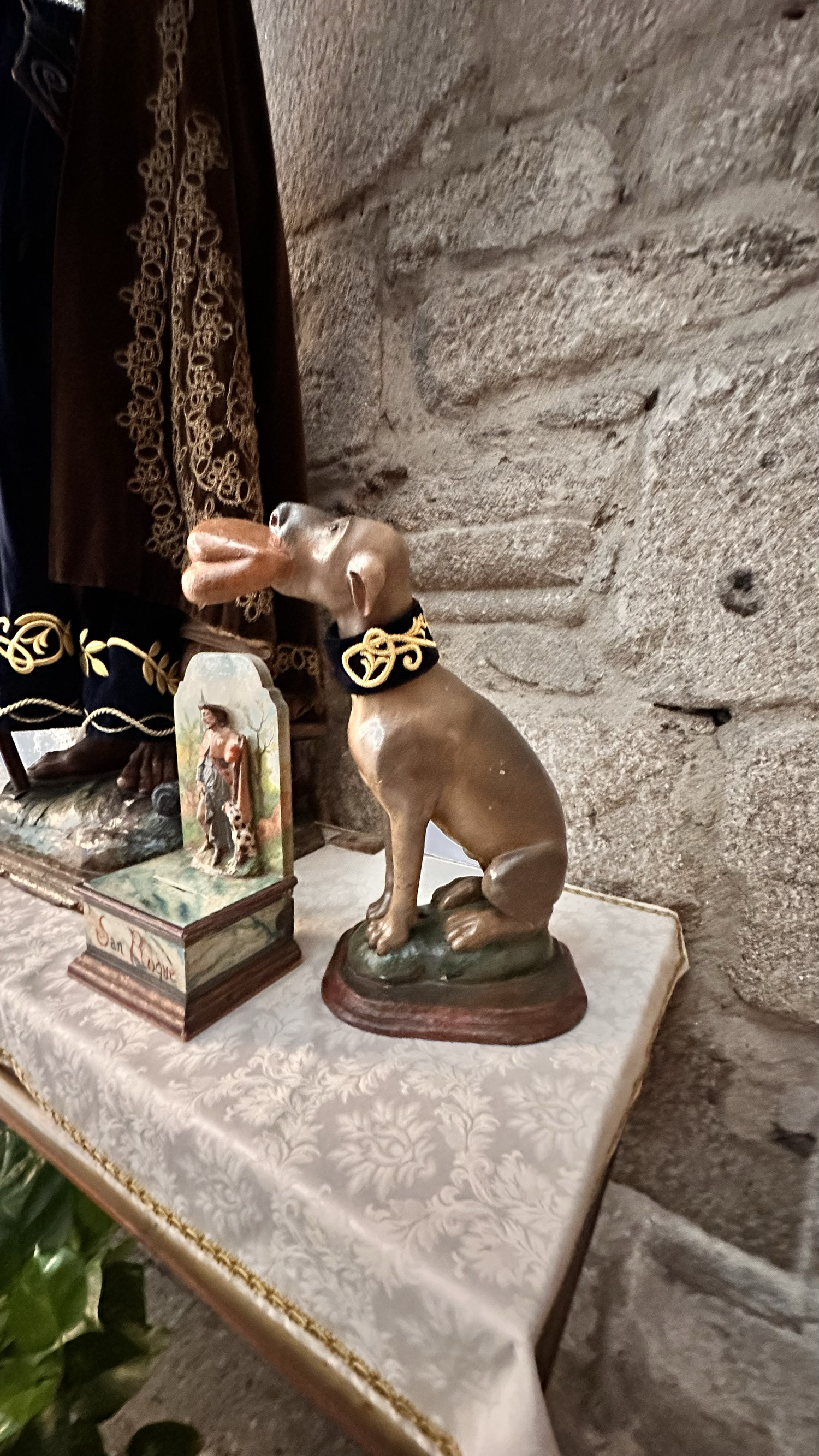 来这里看看圣罗克的狗是有尾巴的，Pontevedra圣·罗克