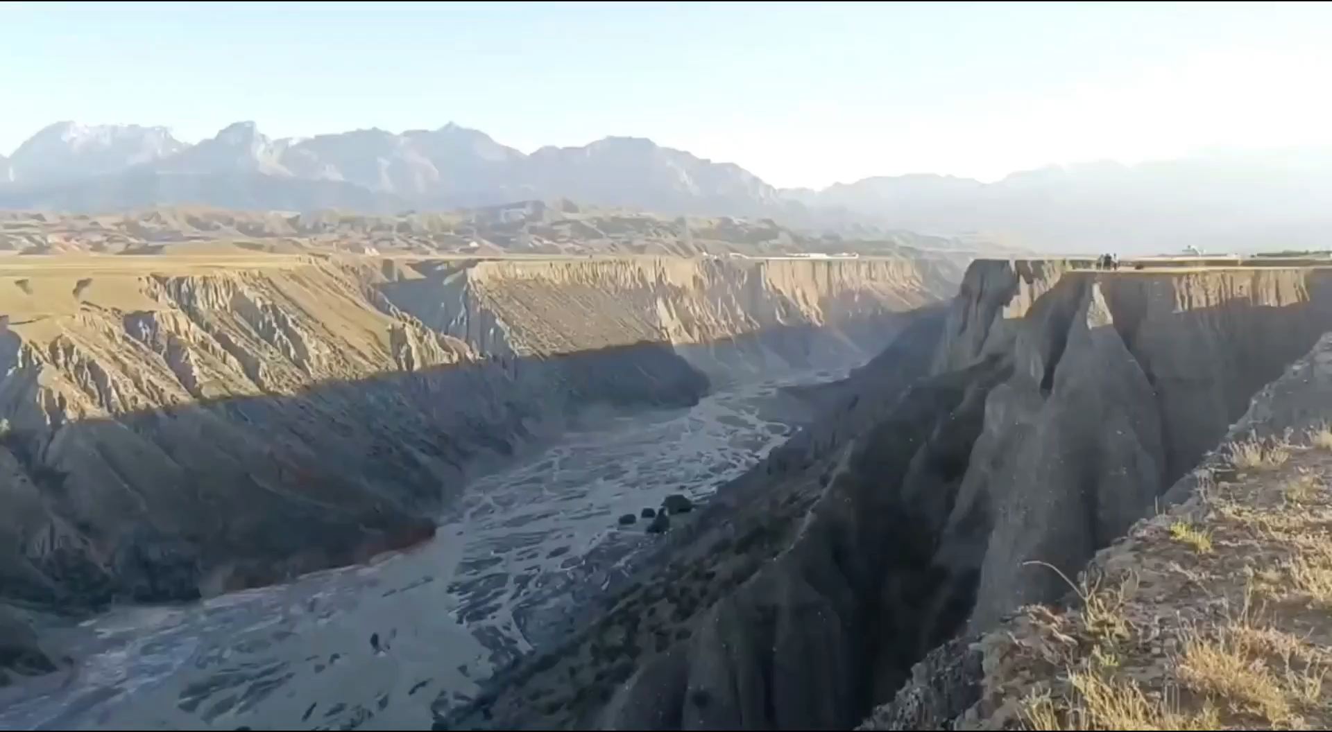 大美新疆跟我走#北疆自驾#峡谷风光