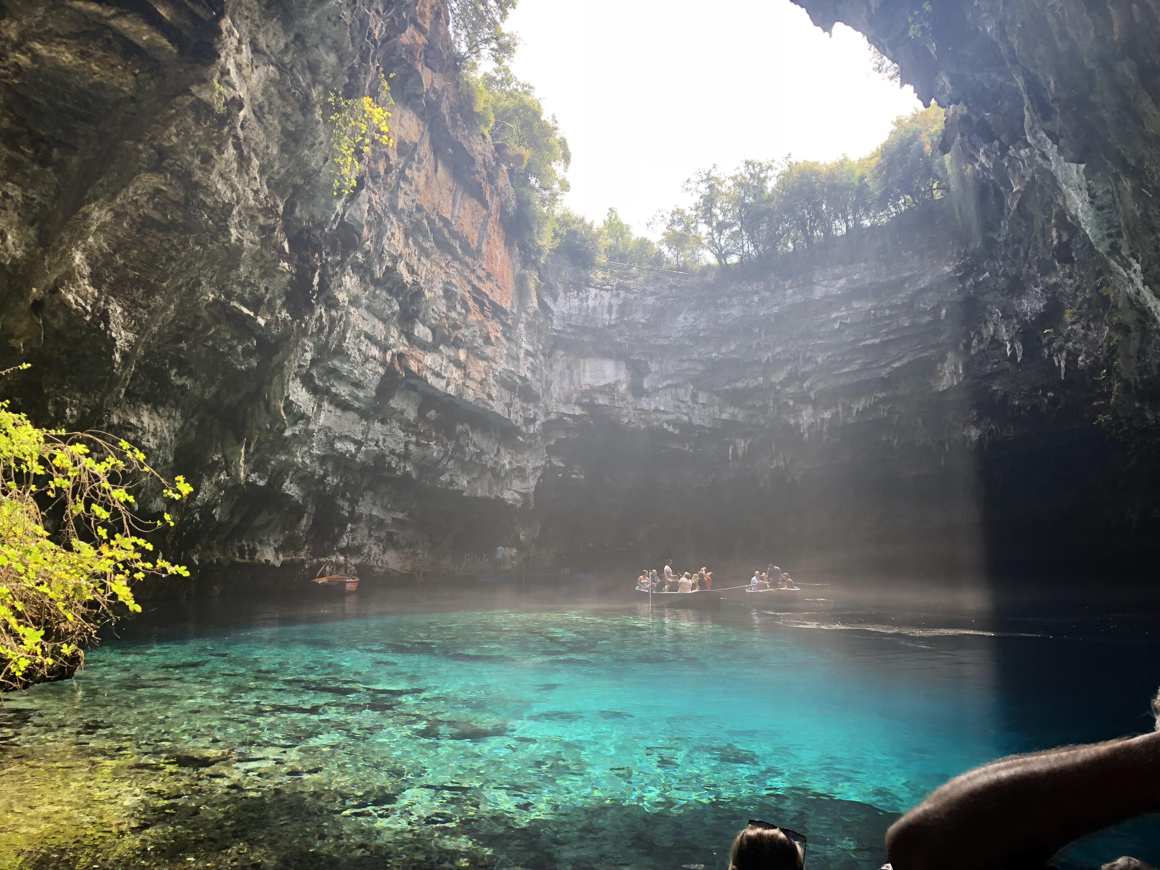 小众旅游宝藏地梅丽萨尼地下湖