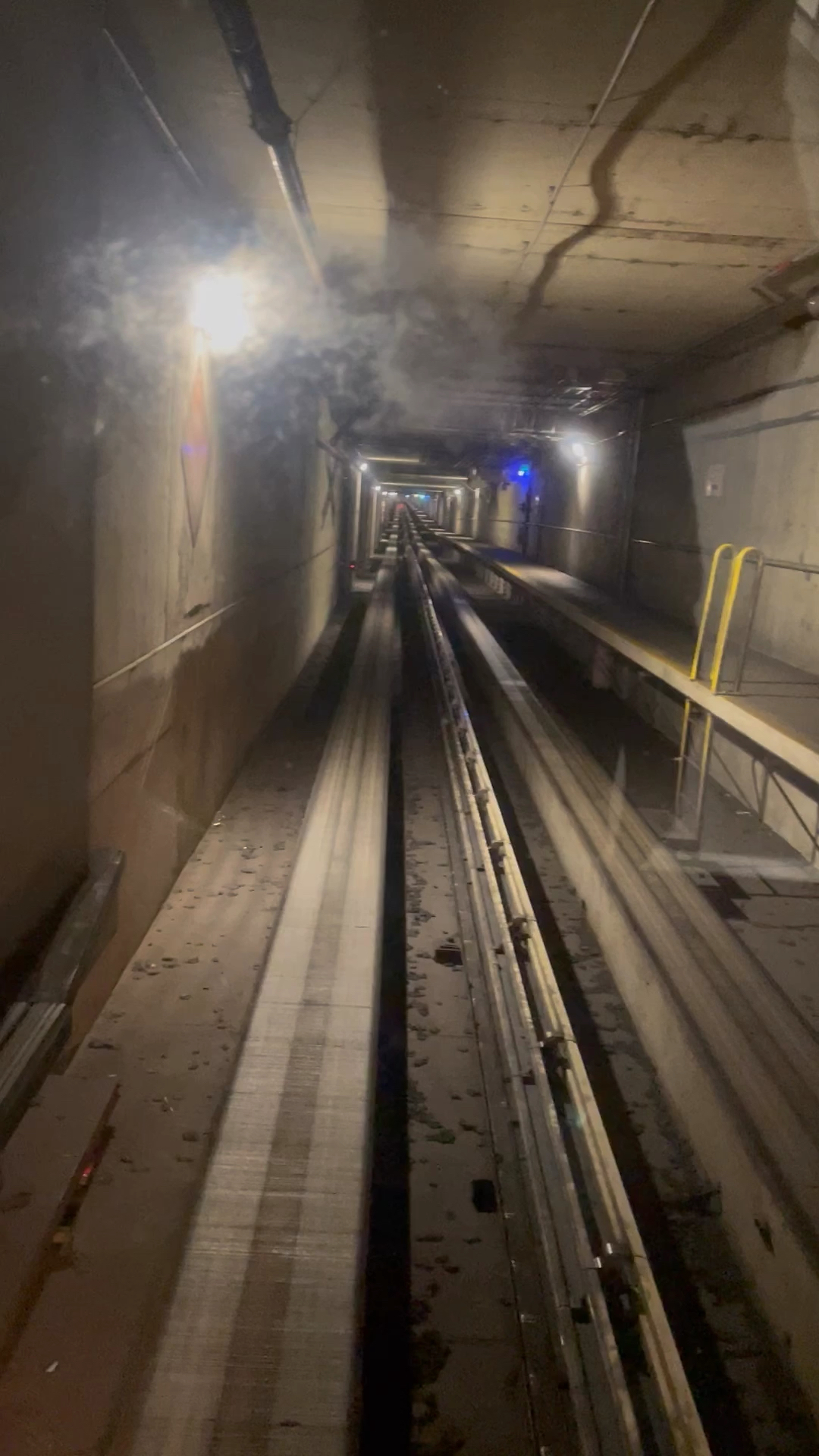 丹佛机场神秘的地下交通轨道-1