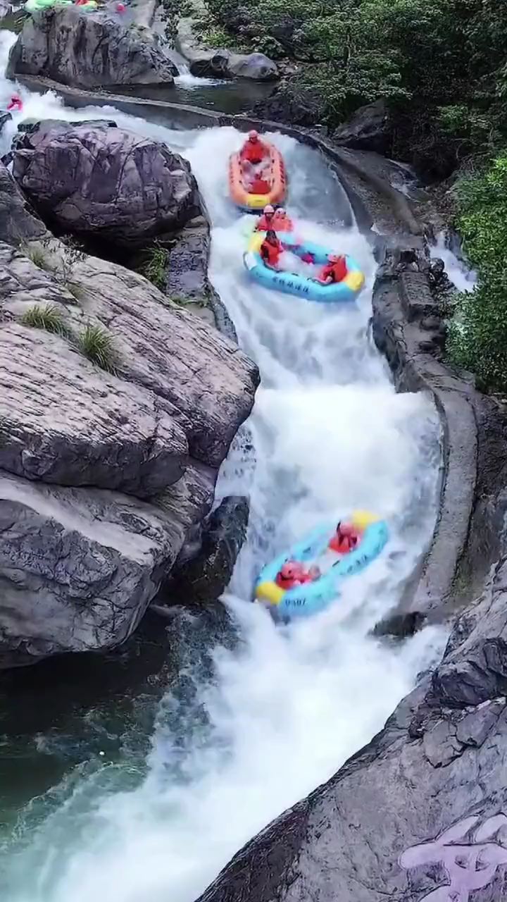 湾峡谷漂流