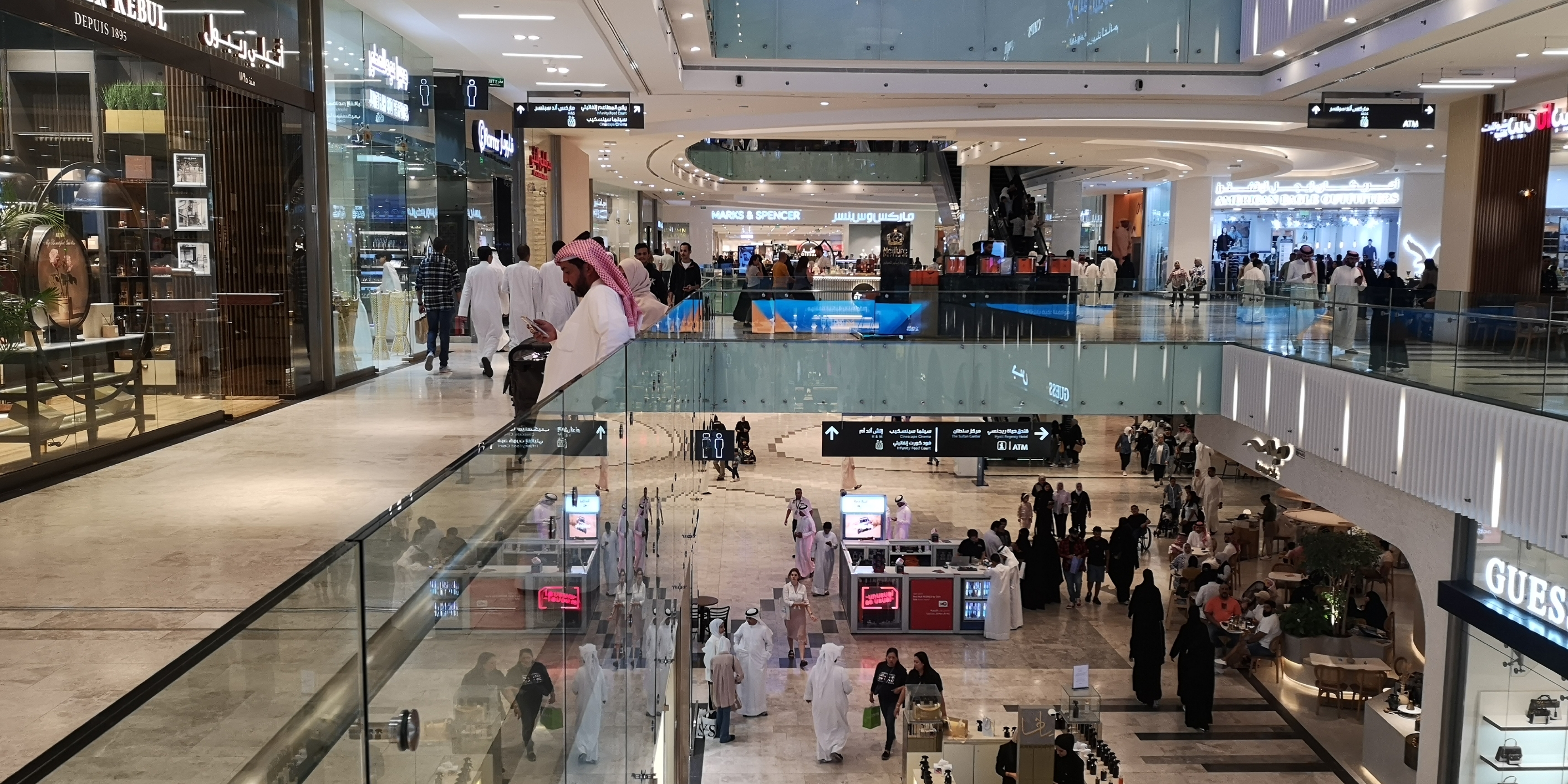 科威特艾哈麦迪省法哈希尔，最大的购物中心al kout，人气很旺。中心商场周边已经具有很高的知名度。