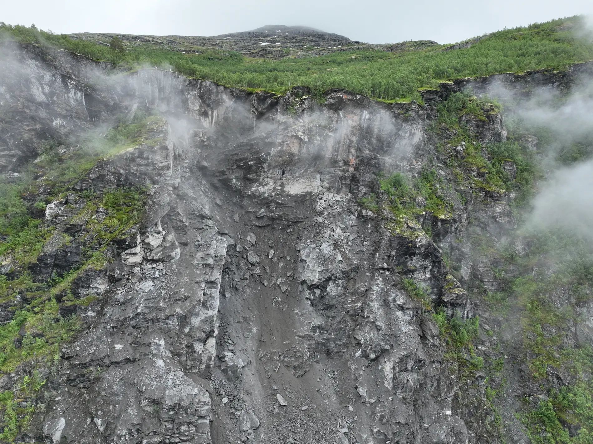 挪威峡湾flåm弗洛姆旅游出现塌方滑坡