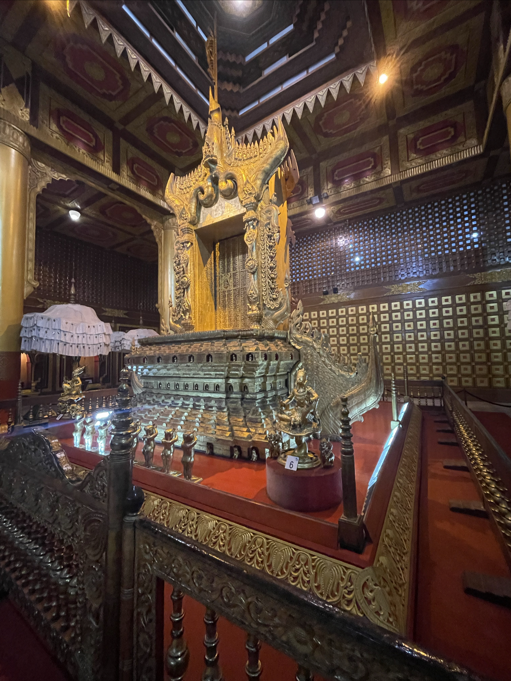 缅甸的观音像，曼德勒王宫的珍品