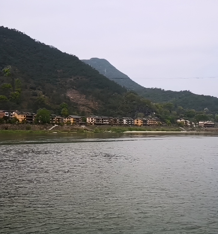 丽水市青田县石门洞一处充满奇峰异石魅力湖泊之地