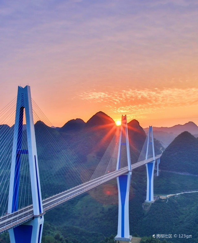 云里雾里的地方平塘天空之桥