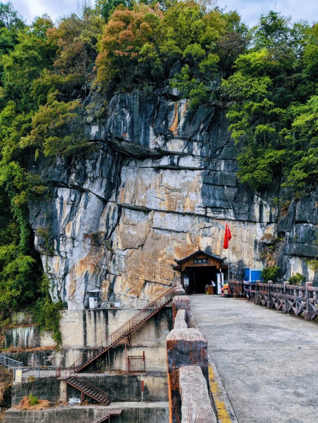 ## 永州旅游景点各项目  永州，一座拥有两千多年历史的文化名城，它位于湖南省的西南部，是湖南通往广