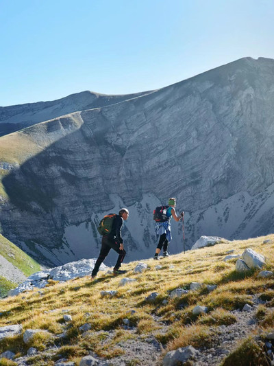 户外徒步,冲锋衣怎么选❓