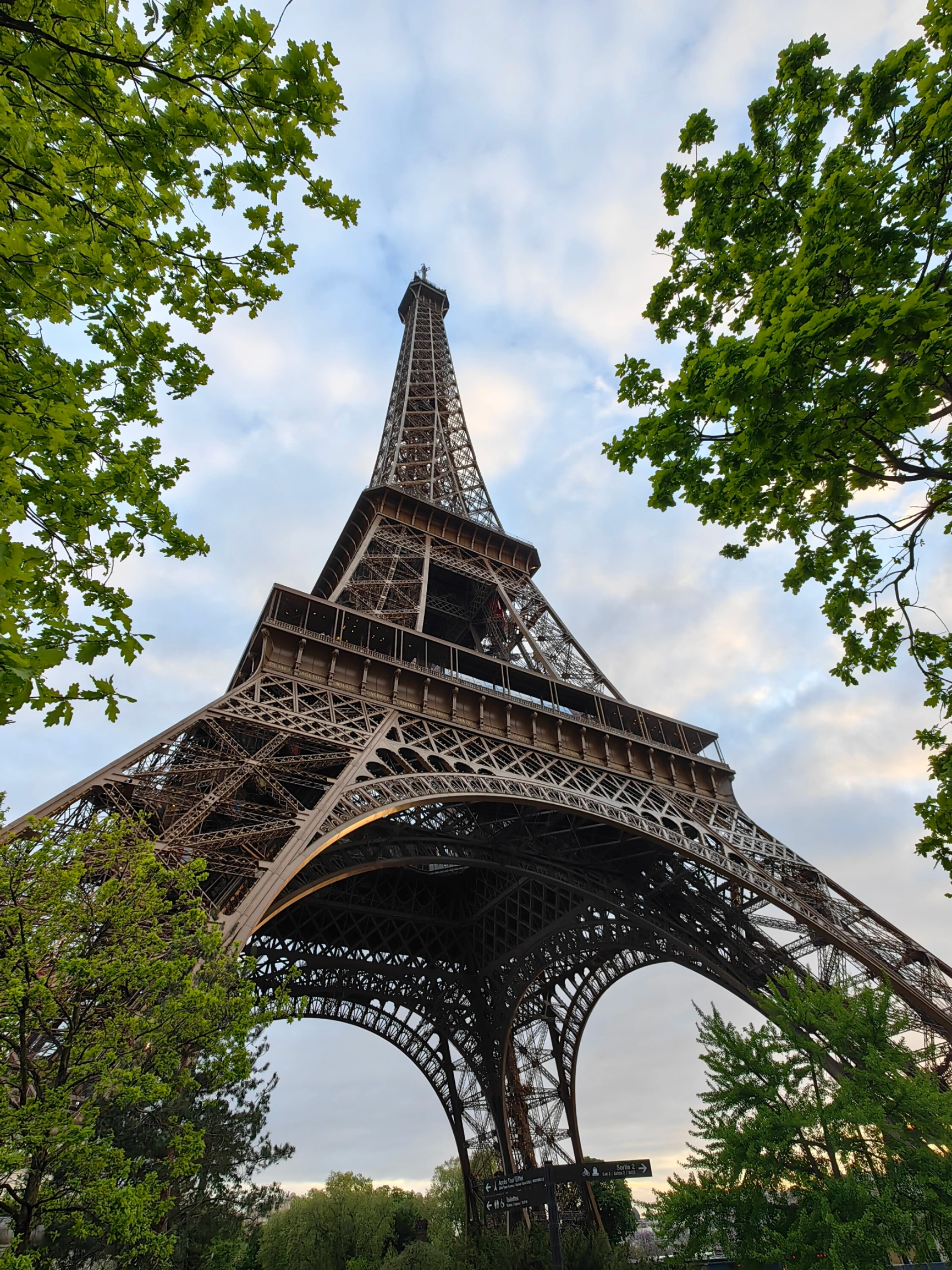 让我们一起来探索浪漫之都巴黎的旅游攻略吧！🗼