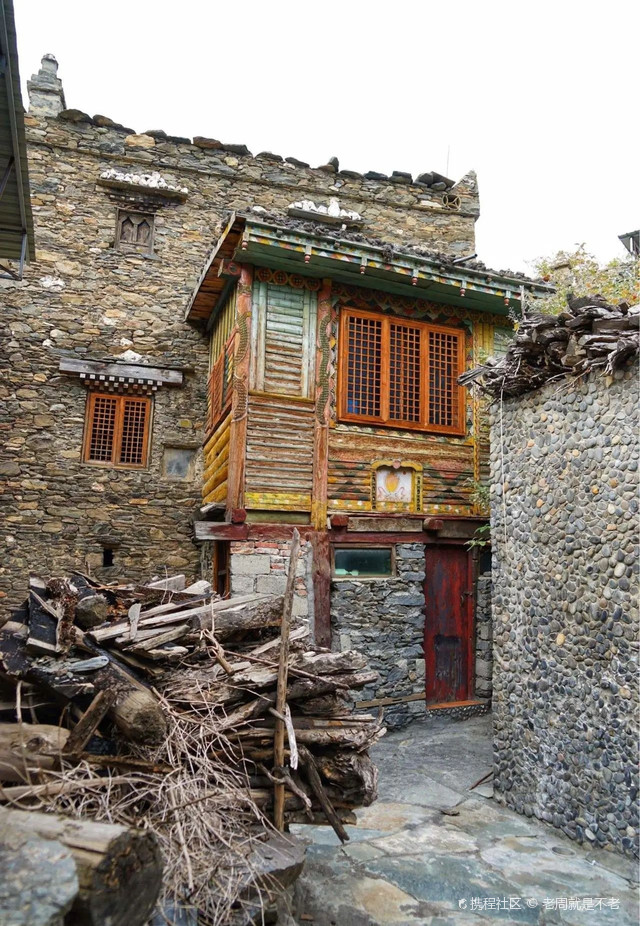 传承不变,古老藏寨别具一格:色尔古藏寨