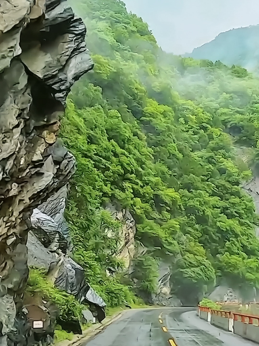 太行山脉河南雲台山段沿途风景#旅行 #云台山 #王维诗里的云台山