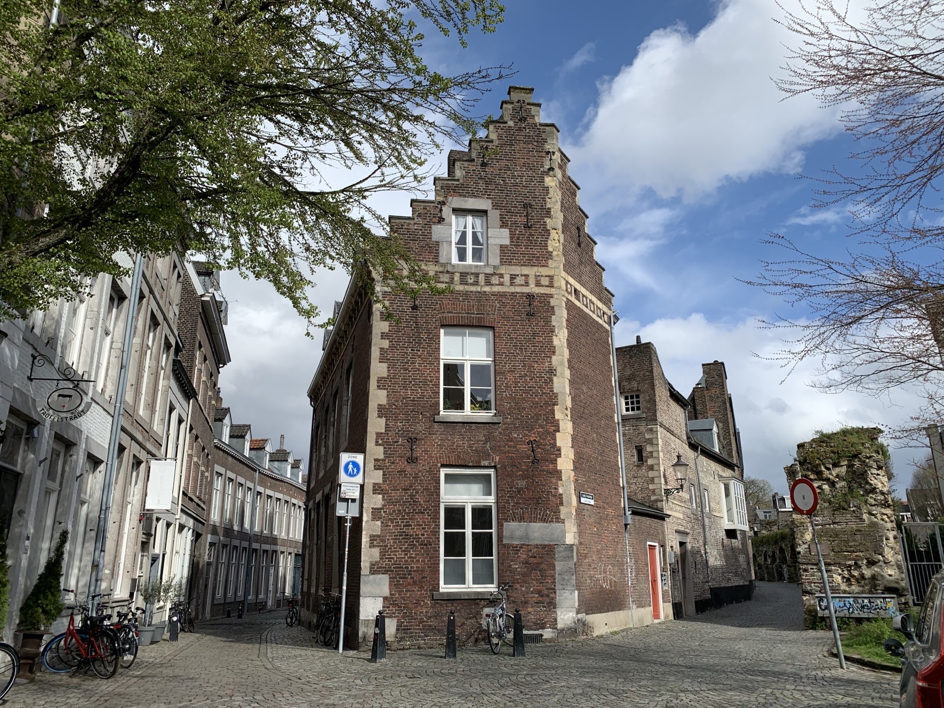 Maastricht的古街老巷，转角有可能会成为网红哦