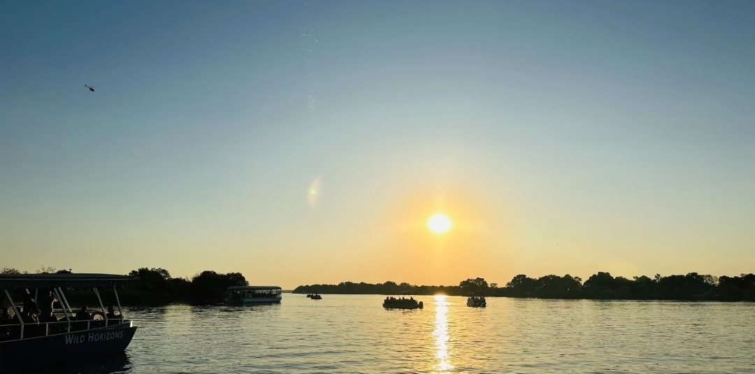 赞比西河的落日，宁静而美好！
