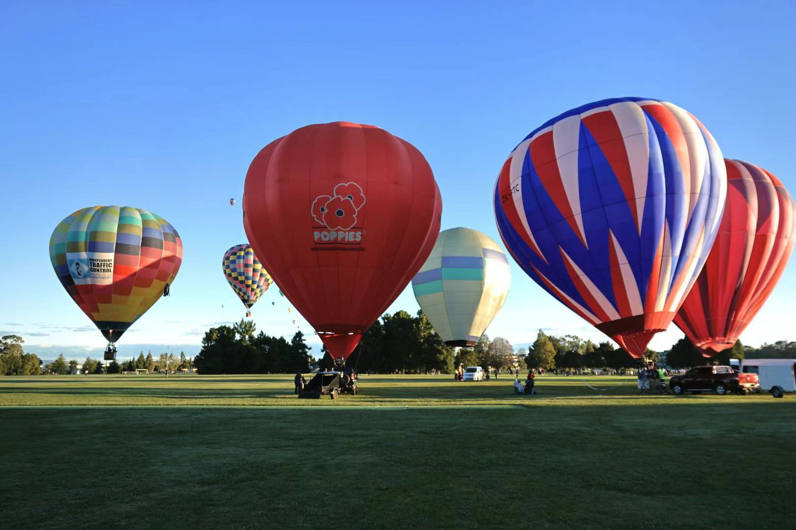 天空之舞：新西兰怀卡托热气球节🎈迎来绚烂开幕