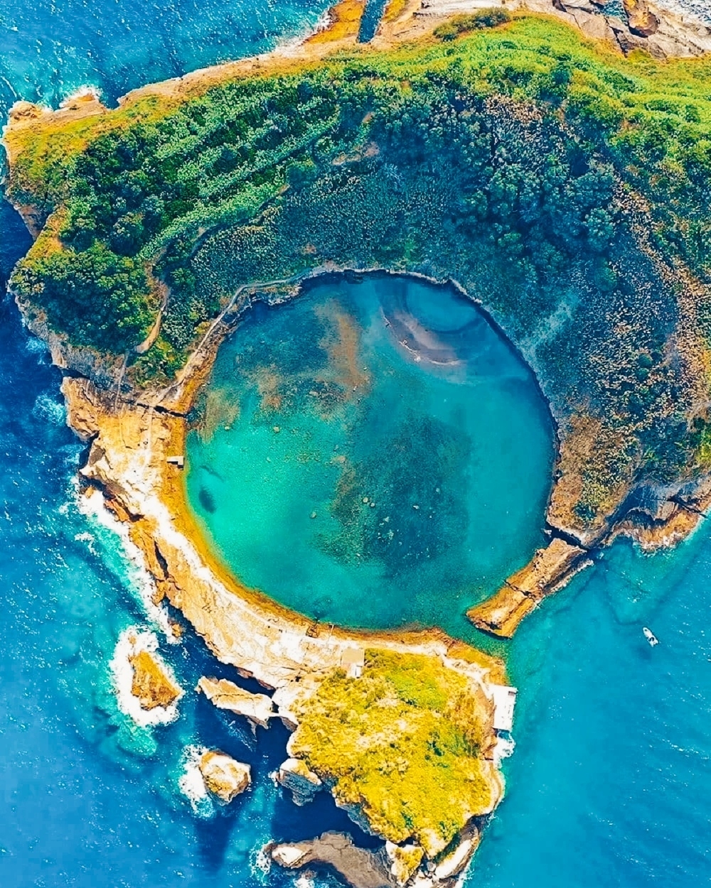 世界最佳旅游岛屿亚军葡萄牙的亚速尔群岛