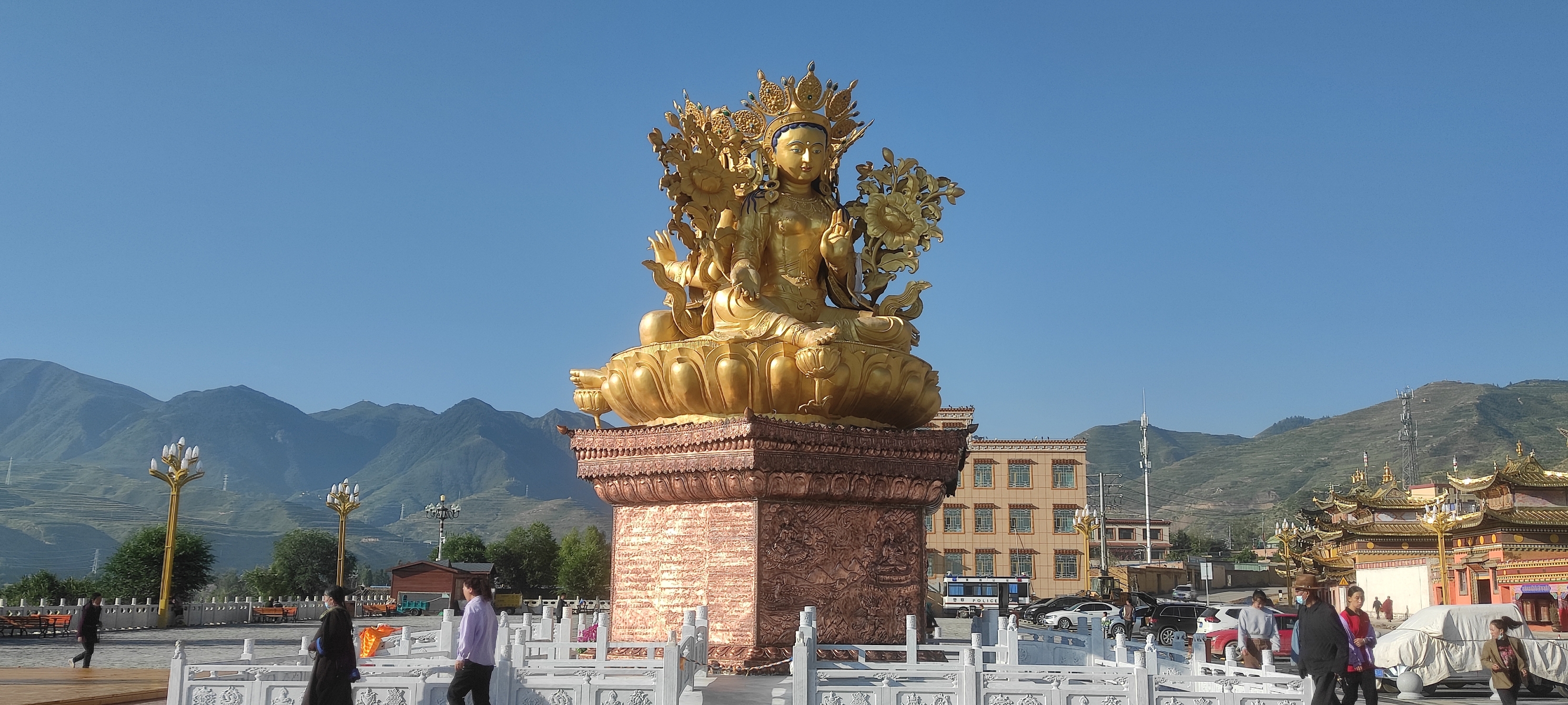同仁隆务寺是国家4A级景区，也是藏传佛教圣地，重要性仅次于临近的塔尔寺和拉扑楞寺，虽然本人对藏传佛教