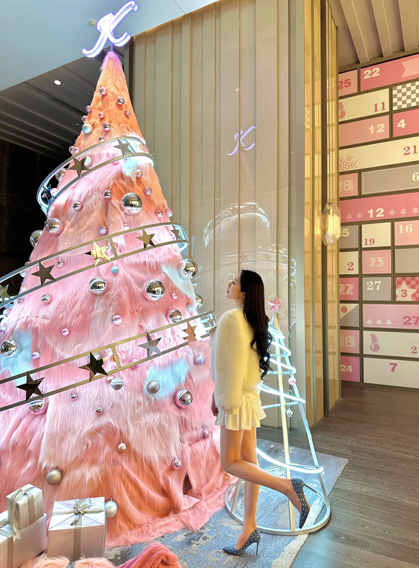 就在南京！！绝不能错过的粉色圣诞树！！|||南京陪拍客返 📷：我 📍：凯宾斯基酒店5楼 粉色的圣诞树