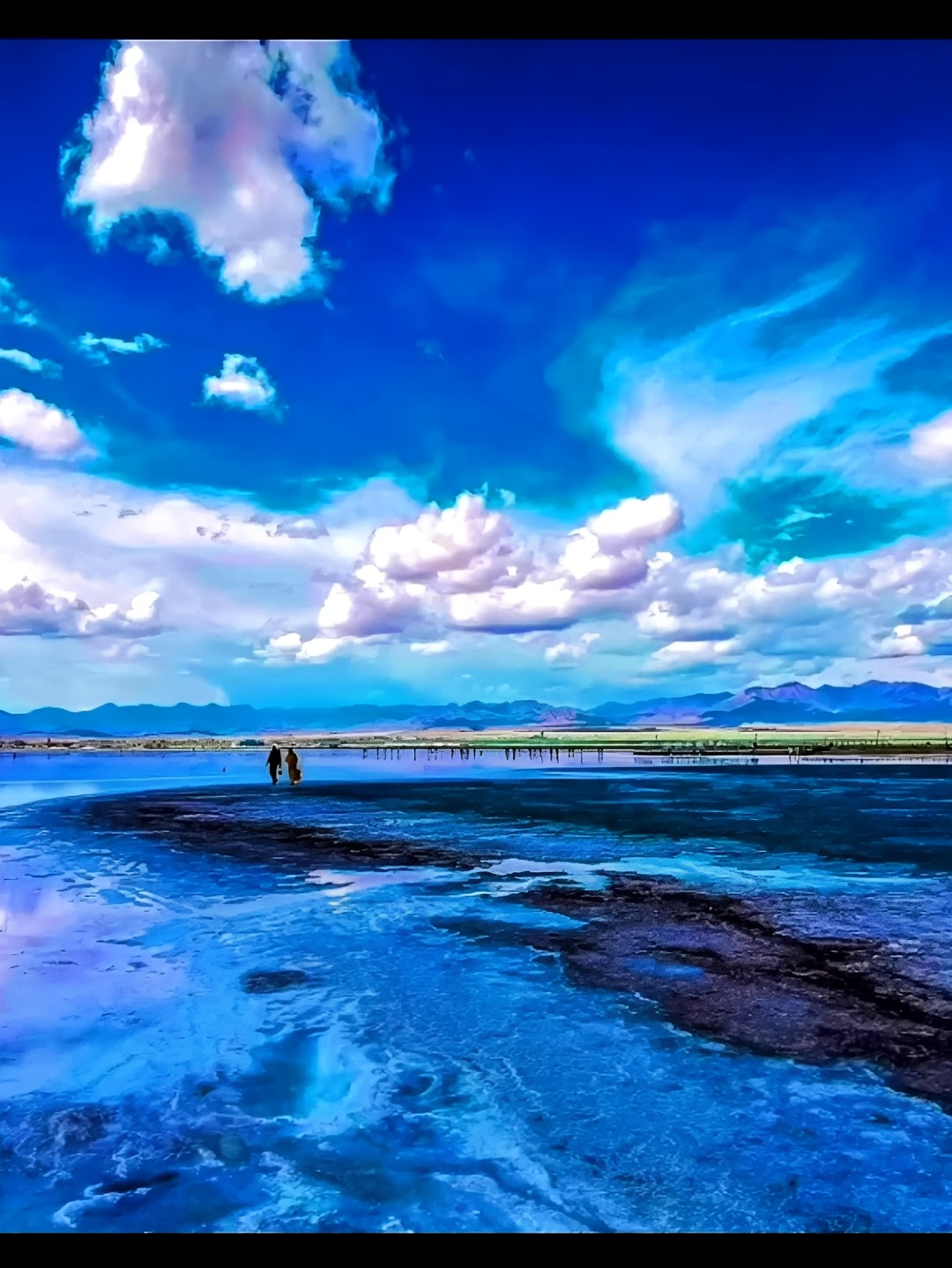 青海充满一个神秘色彩的地方，它以独特的地理地貌，展现出上帝的神奇伟岸 #五一旅行任意门 #旅行过家家