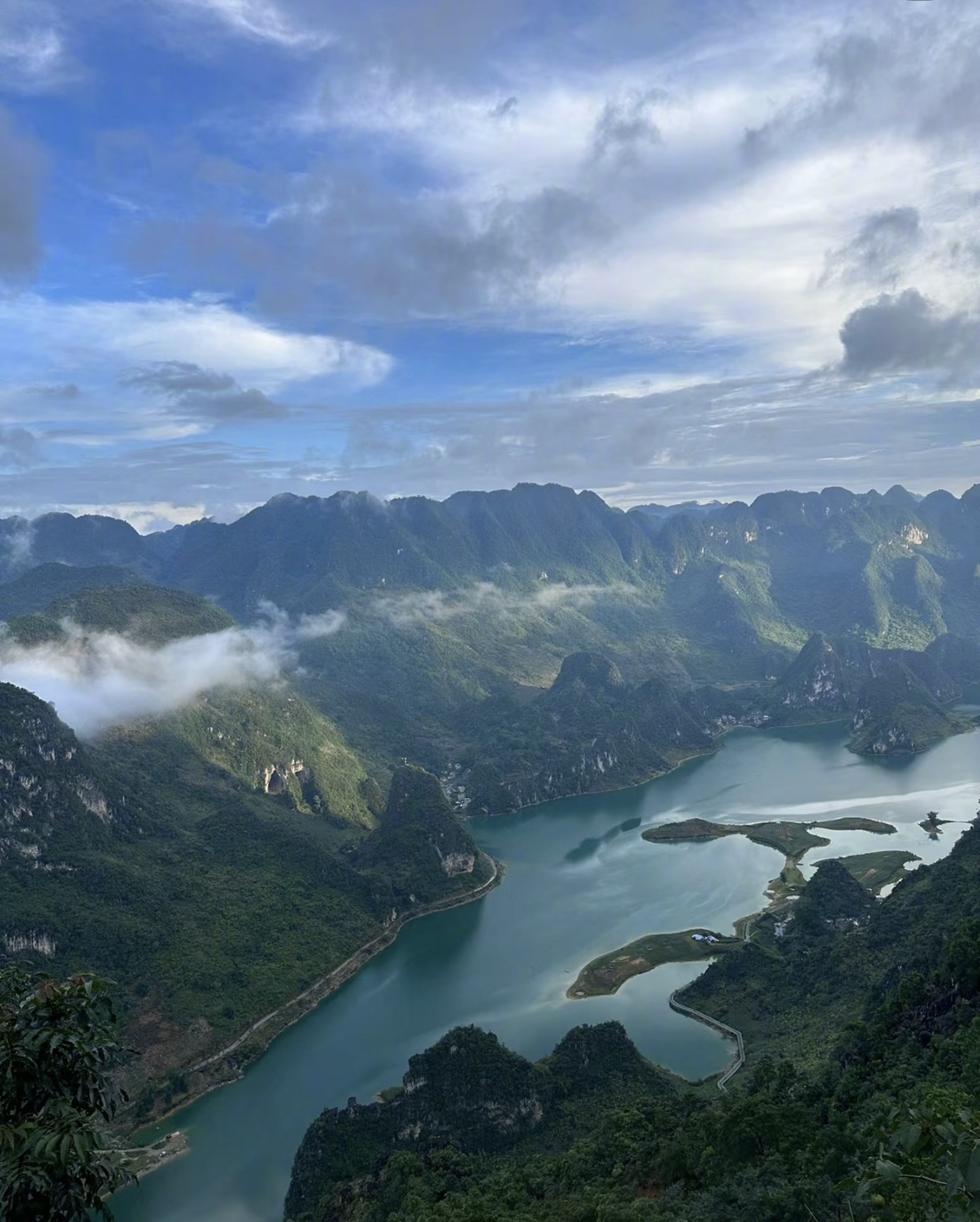 浩坤湖景区可以选择自驾和徒步/骑行