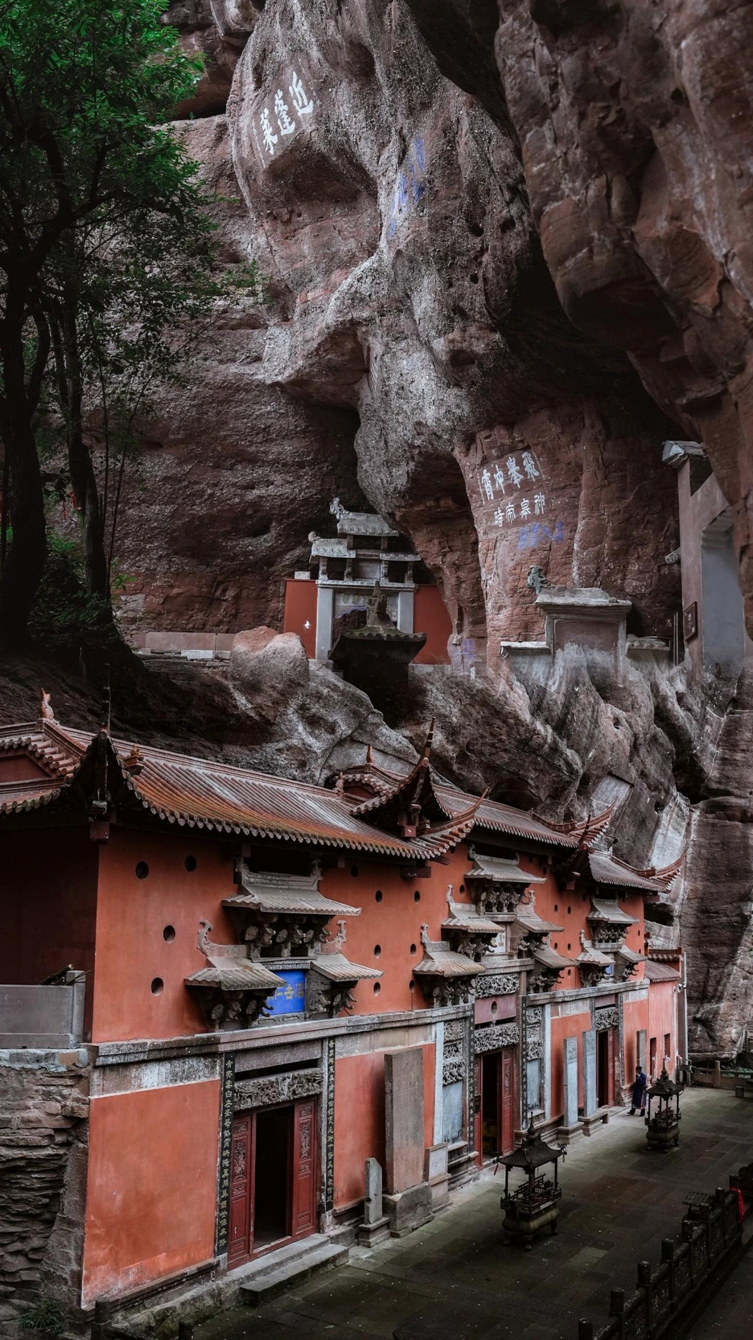 装进石头缝里的道教胜地，江南第一名山