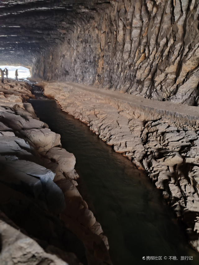 地质奇观 和朋友出去撒欢儿 一个人说走就走 青年洞