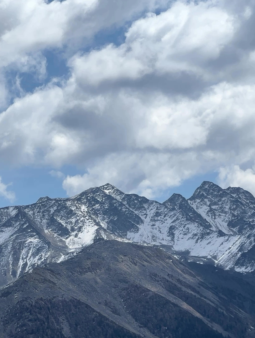 亚拉雪山观景台：征服雪域之巅的绝美之地！
