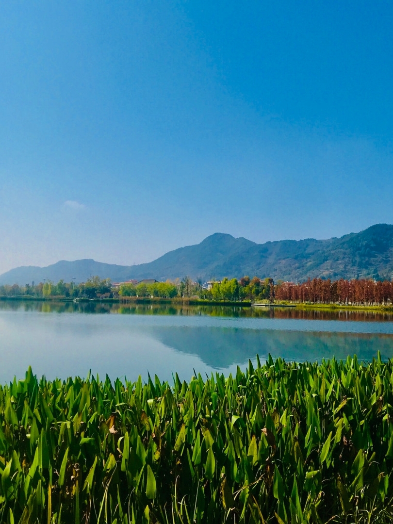 鲁甸最美湖    太阳湖