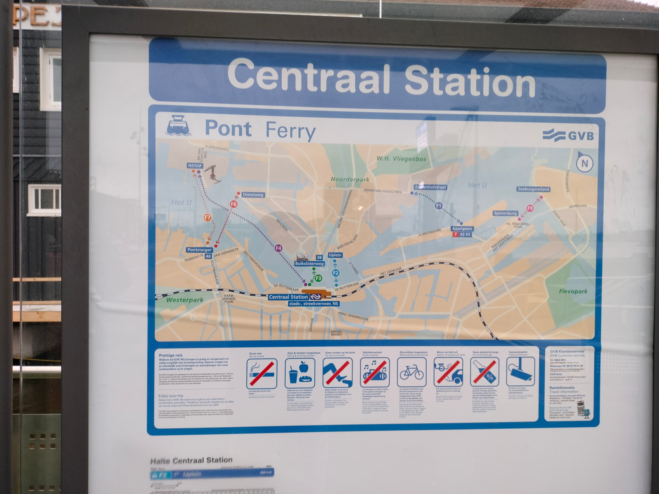 免费渡轮，在中央车站的另一侧出口。3，4号码头可以分别前往NDSM以及EYE，瞭望塔等景点，记住10