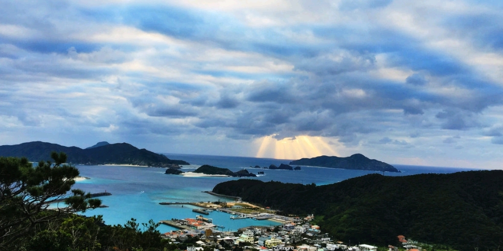 座间味岛，冲绳之旅必须不能错过的环节。看着图片就觉得好漂亮