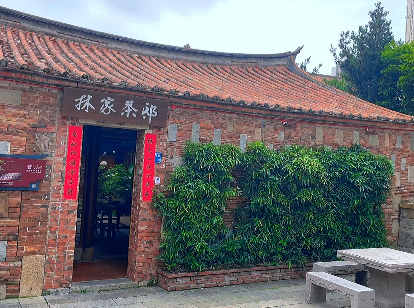 晋江五店市传统街区，闽南特色，红砖红瓦，一半古朴一半现代