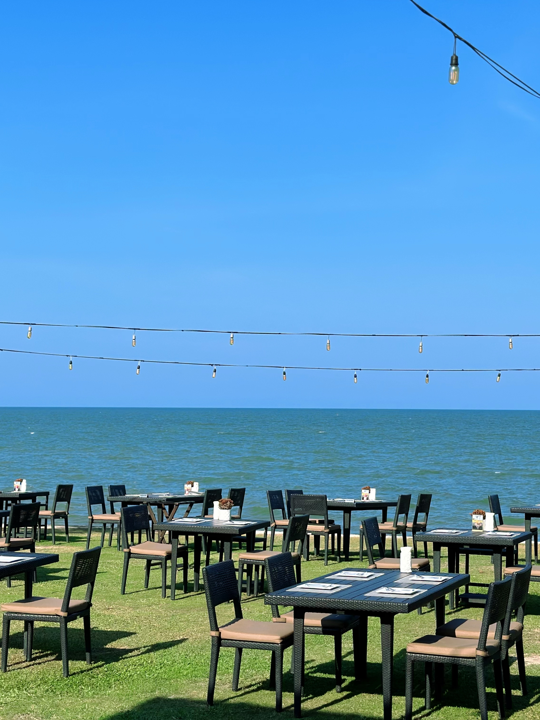 Baan Dum Oceanfront Seafood餐厅图片