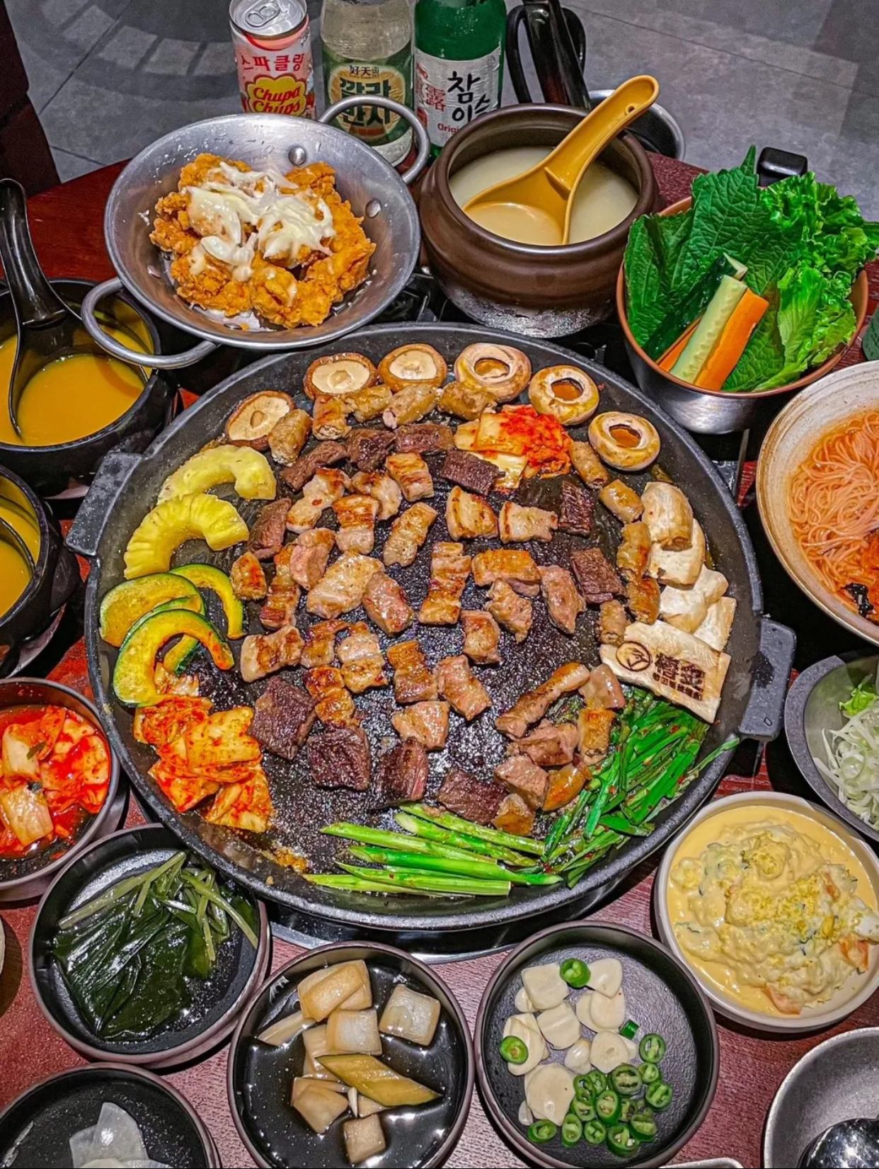 韩式烤肉，好吃又便宜，搭配各种小菜