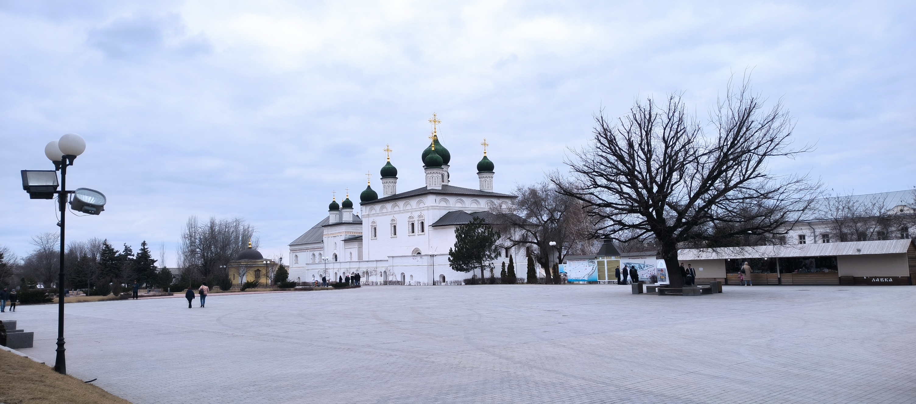 在俄罗斯很多地方的克里姆林宫结构和布置基本上不会太大差。