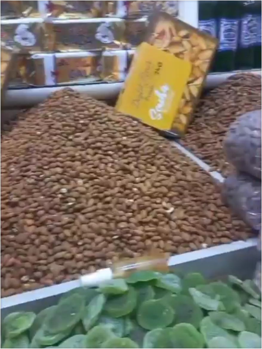 Derb Omar市场里一家坚果干果批发店