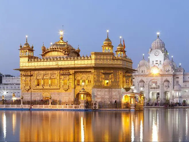 如果你是印度历史和文化的爱好者，金庙是参观Amritsar的原因。 一天的不同时间都值得一游，尤其是