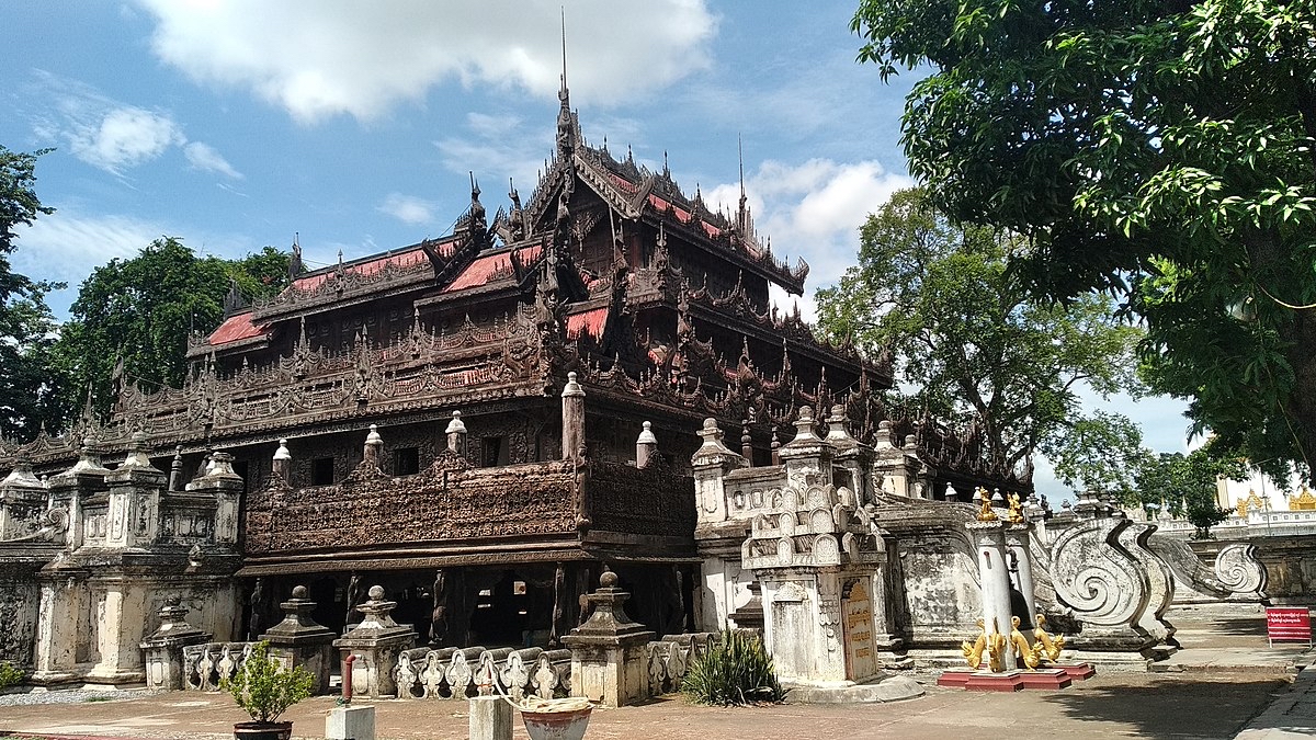 缅甸的木雕艺术殿堂——金色宫殿僧院