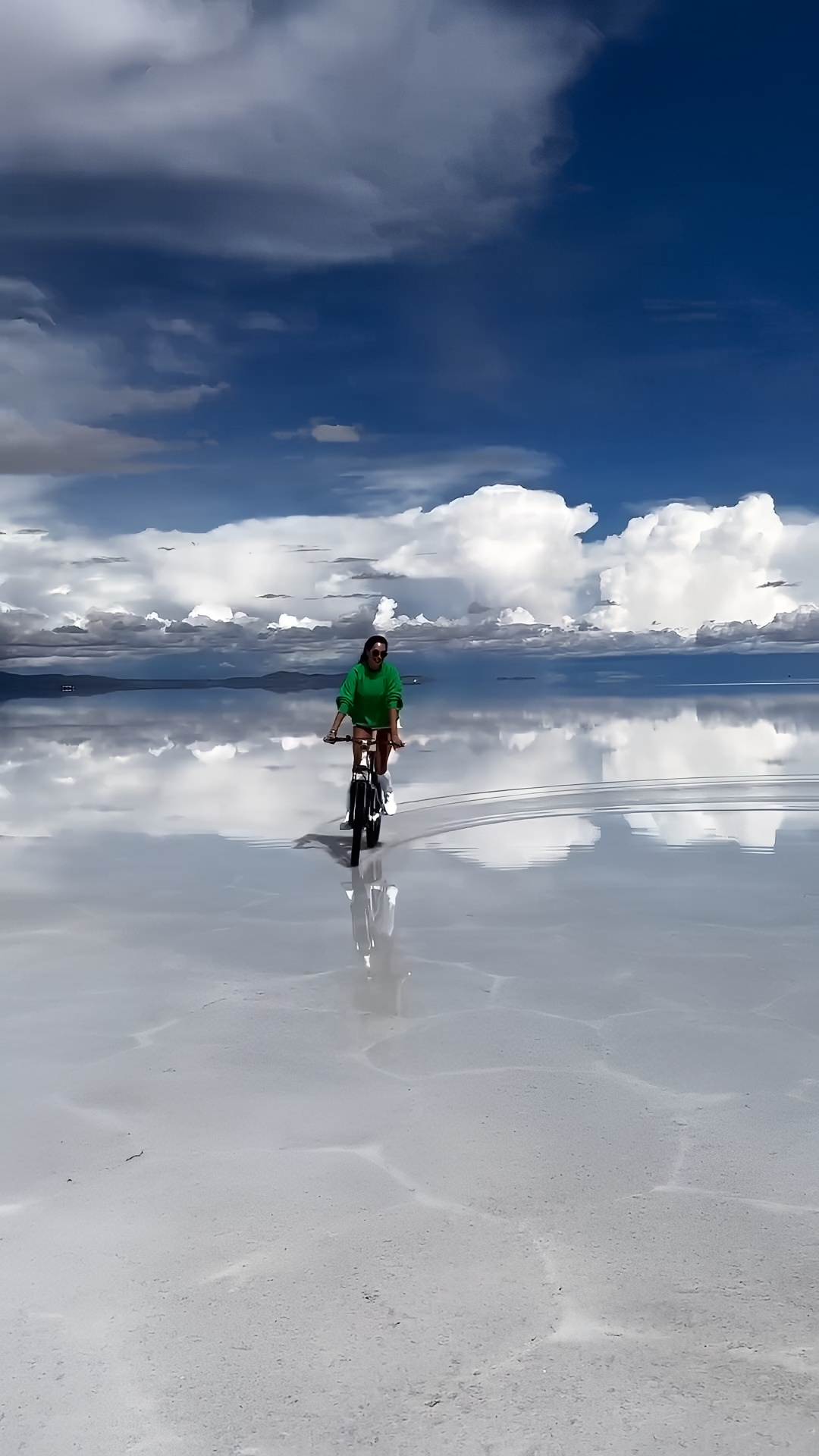 天空之境、乌尤尼盐湖的梦幻世界。