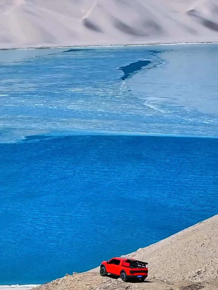 帕米尔高原上的蓝宝石——白沙湖