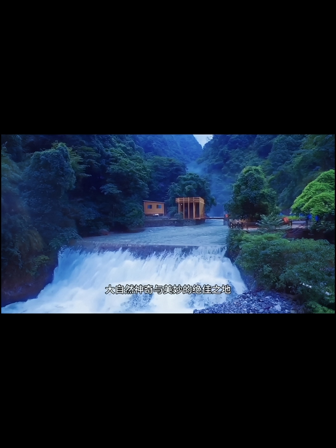 虹霓瀑布，位于山西平顺县境内，