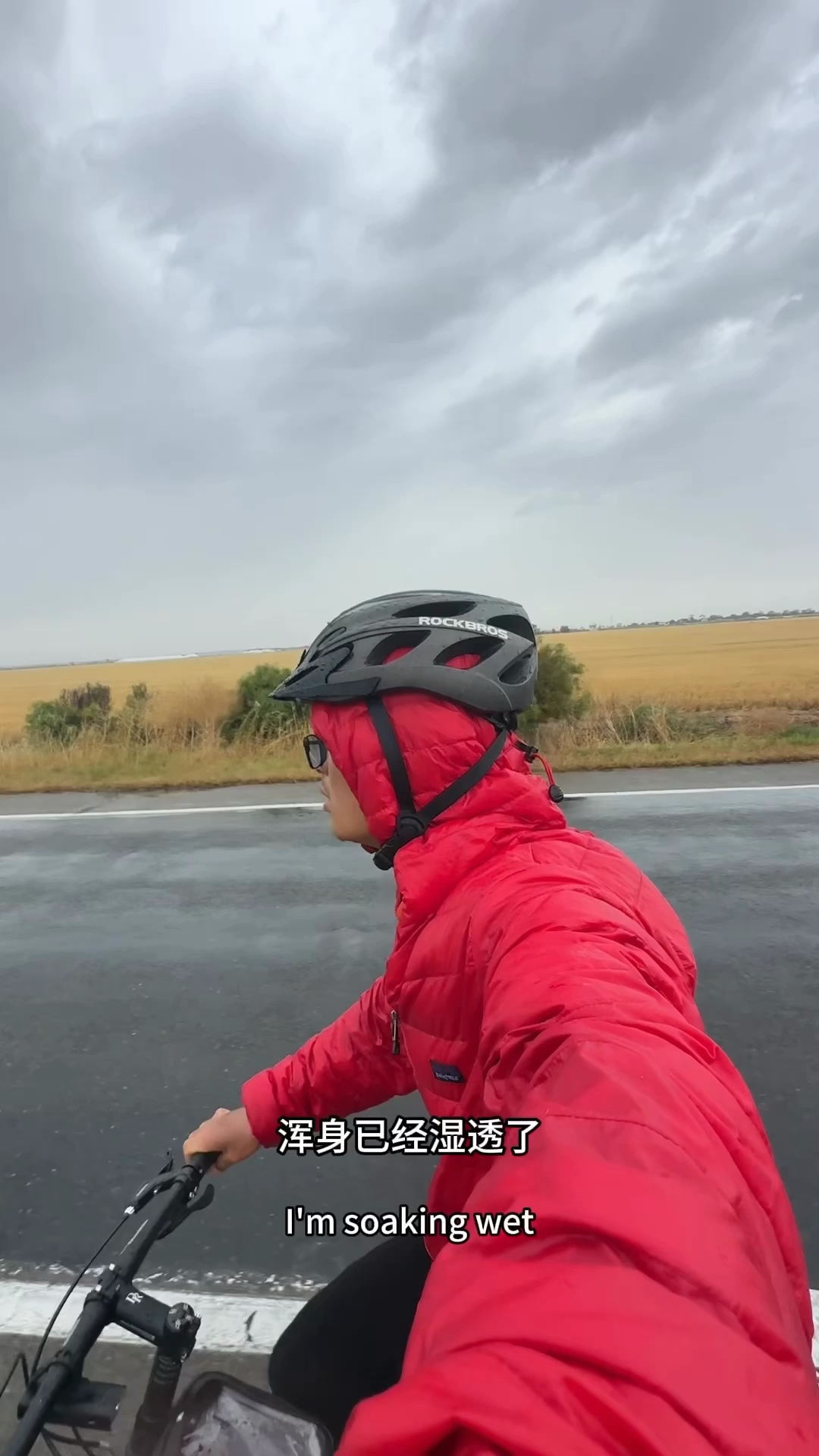 单人单车骑行澳洲，今天冒雨骑行一百多公里，差点失温