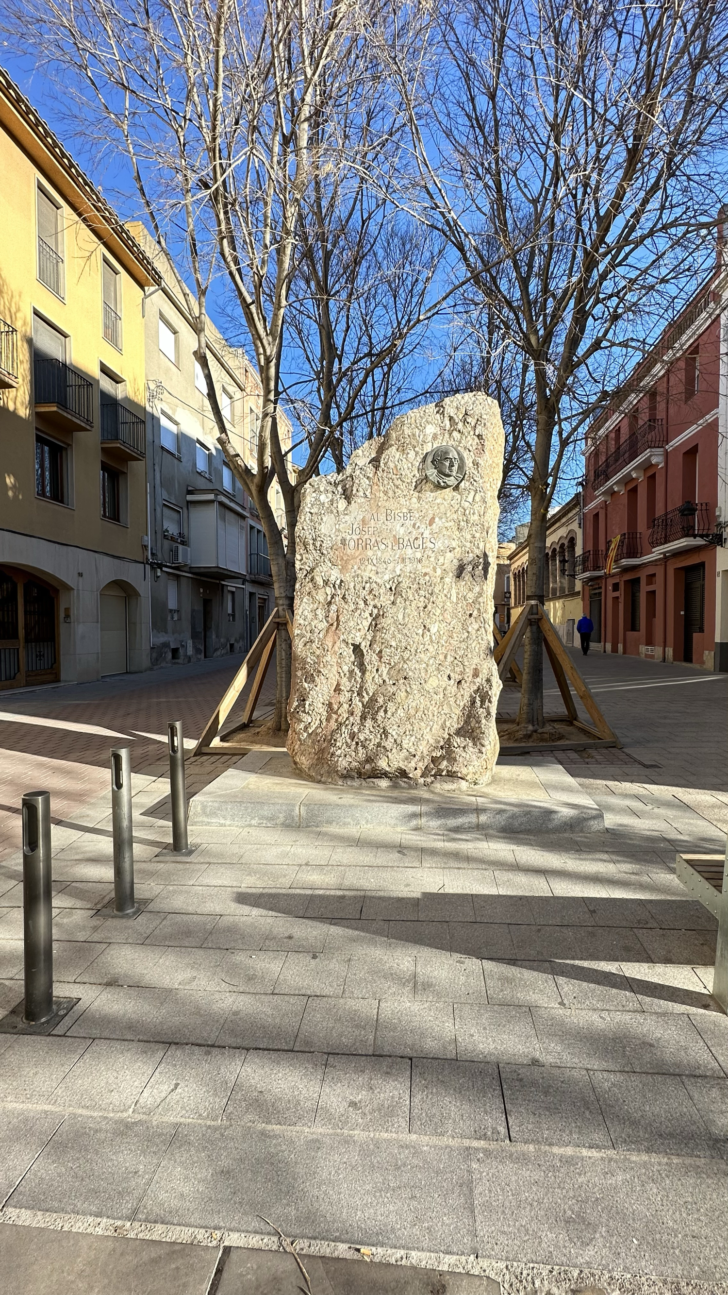 何塞普·托拉斯和巴赫斯纪念碑Monolito a Josep