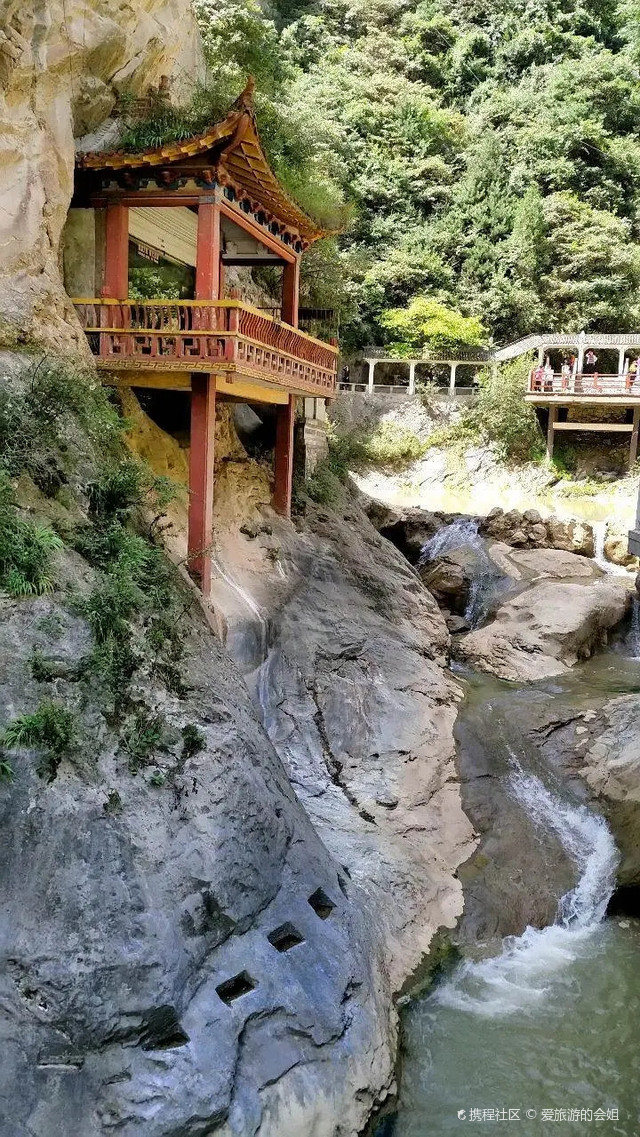 成县西峡颂风景区位于甘肃省陇南市成县县城
