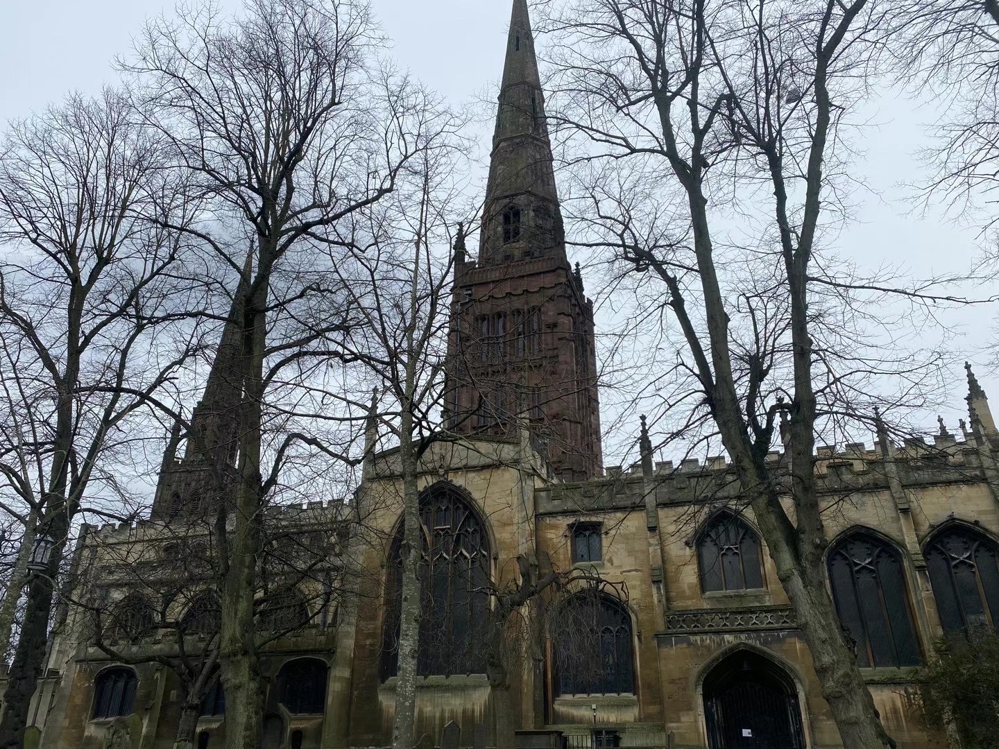 哥俩参加的Chapel Choir今天来Coventry Cathedral考文垂大教堂sing E