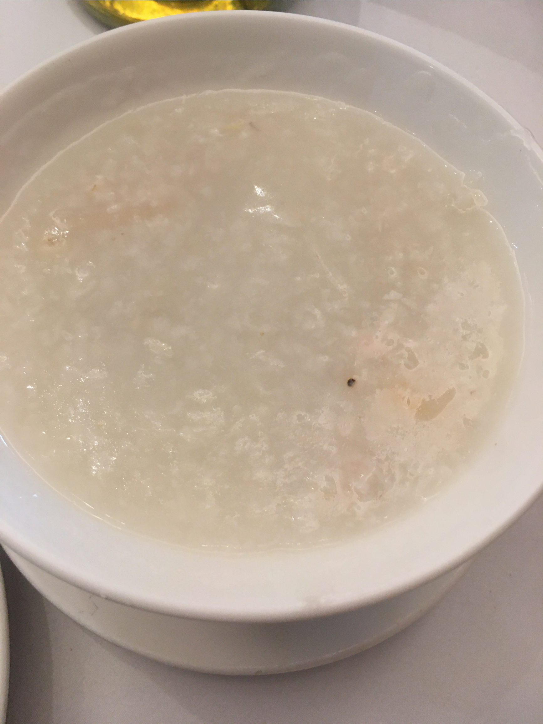 鱼片排骨粥味道很好吃，这份粥煲得极具鲜味，粥底白香软糯，入口即化，鱼片和排骨在其中极其的相得益彰。